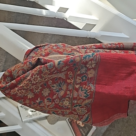 Stunning new in box PASHMINA SHAWL 86x31 so soft gorgeous pattern reds - Picture 10 of 12